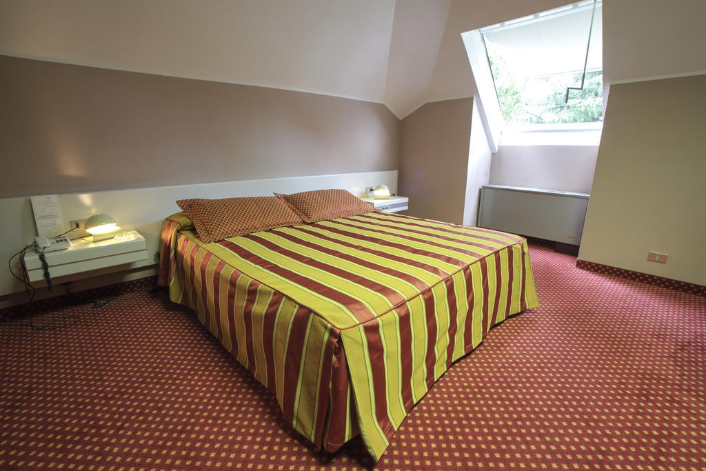 Hotel I Diamanti Garlasco Rum bild
